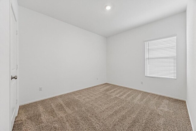 Building Photo - 304 Mica Trl