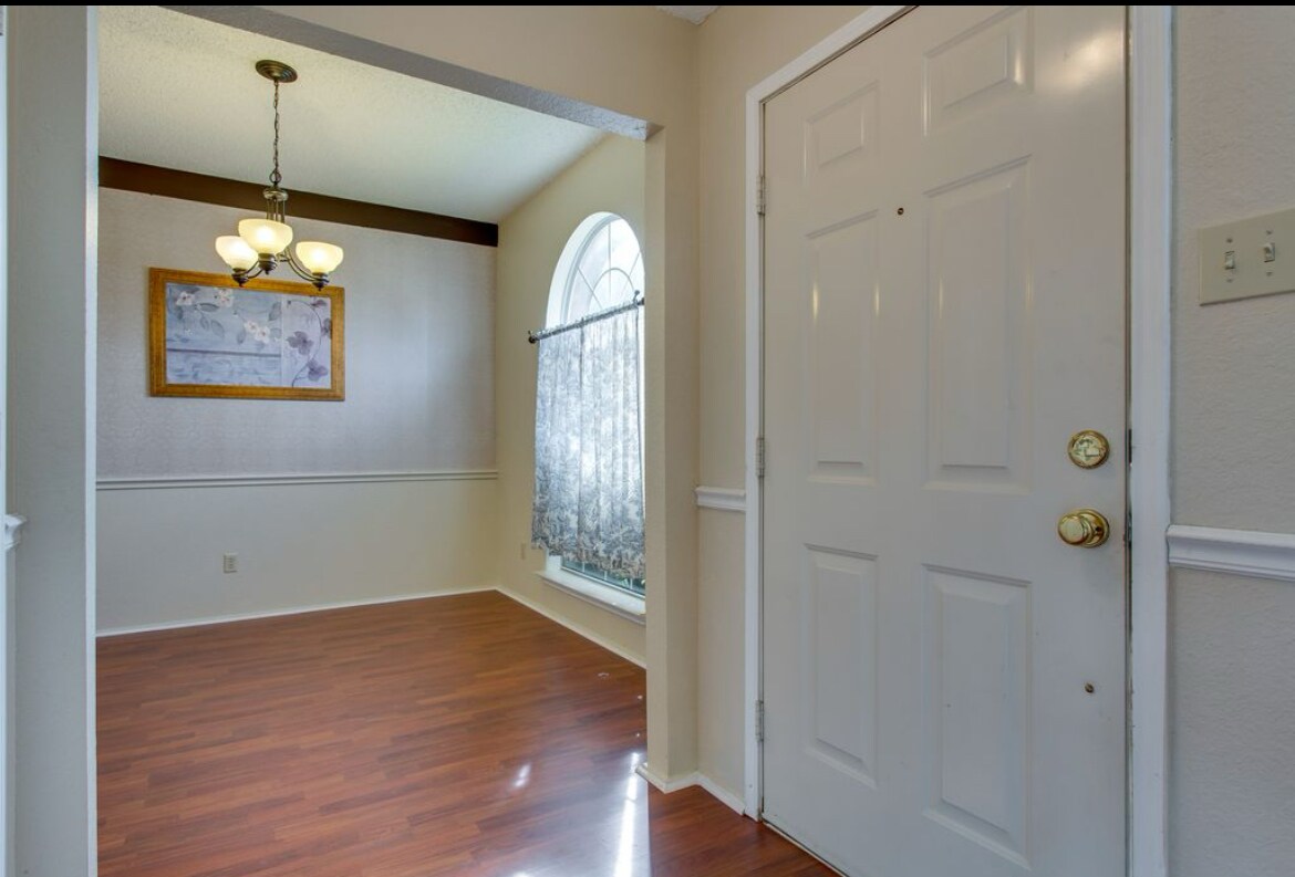 Building Photo - 807 Burr Oak Dr