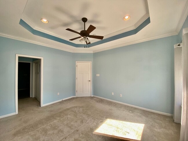 Building Photo - Spacious Condo - Waterfront Community - Av...