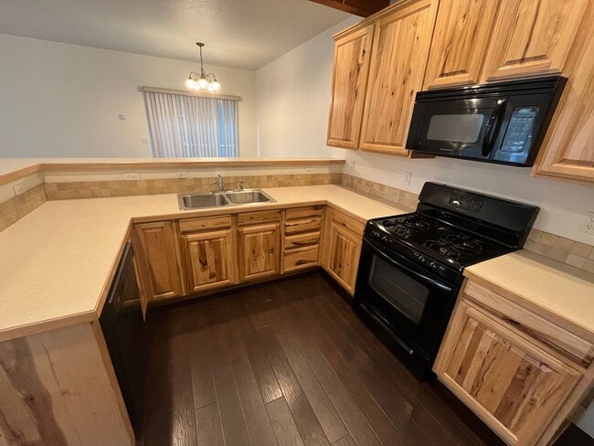 Building Photo - 3 Bed/2.5 Bath Single Family Home Close to the Old Mill