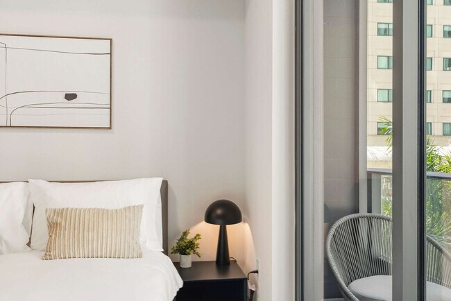 Building Photo - 121 NE 5th St