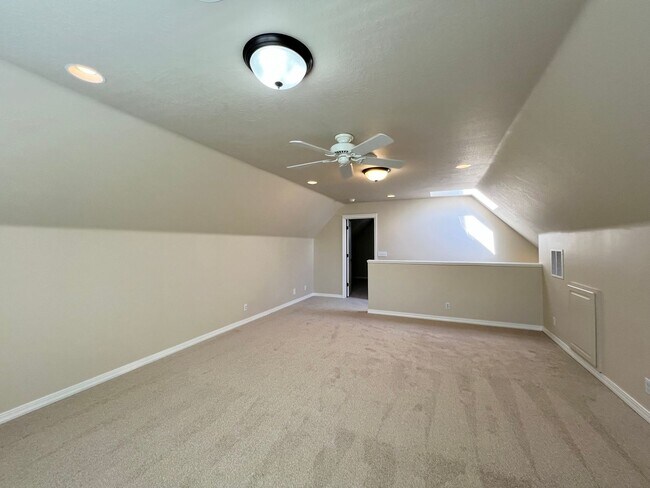 Building Photo - 5 Bed 3 Bath Bridge Tower Beauty