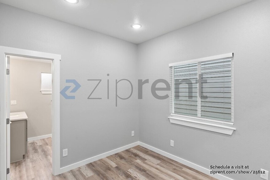 Building Photo - Unit