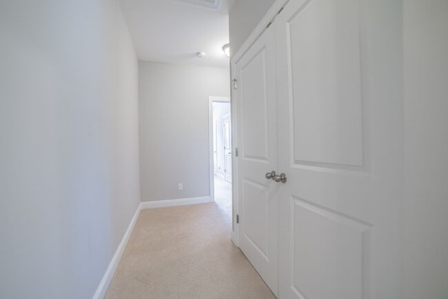 Building Photo - Coming Available! 3 Bedroom, 2.5 Bath Townhome!