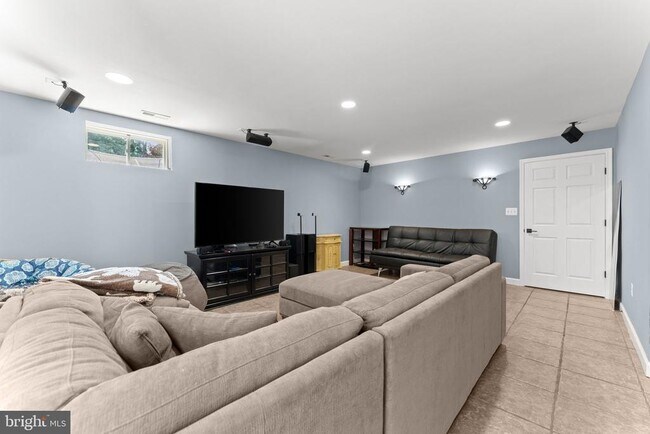 Building Photo - 43550 Riverpoint Dr