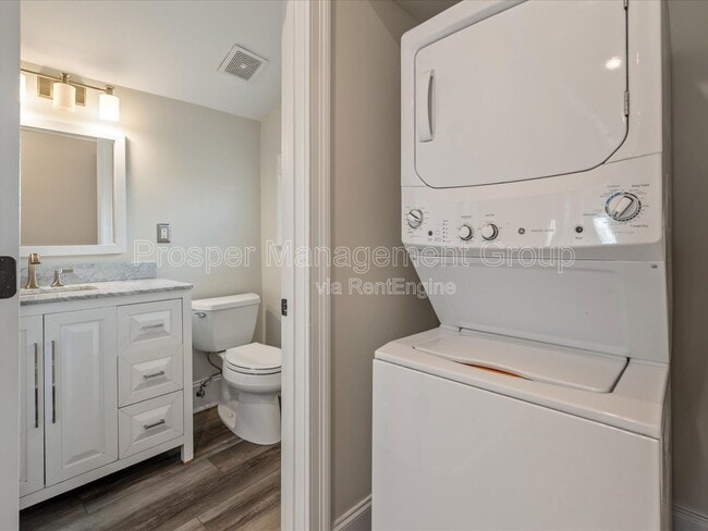 Building Photo - 400 Sumter St