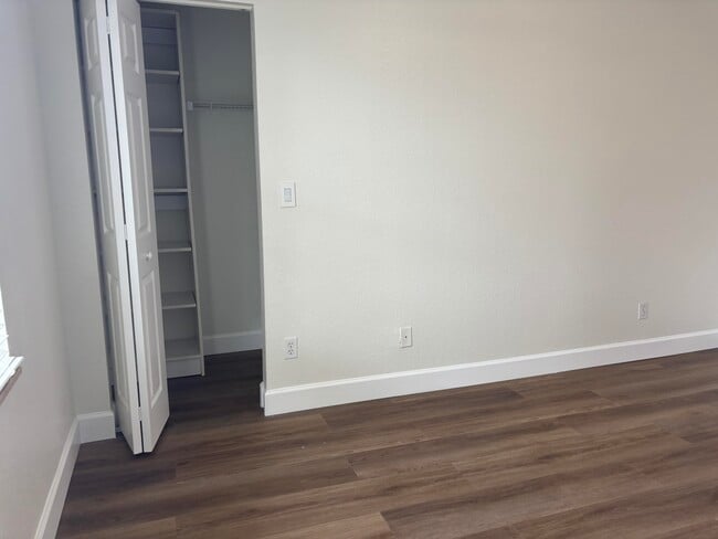 Building Photo - 22118 Majestic Woods Way