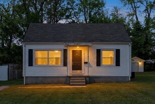 Building Photo - 2813 Faircourt St