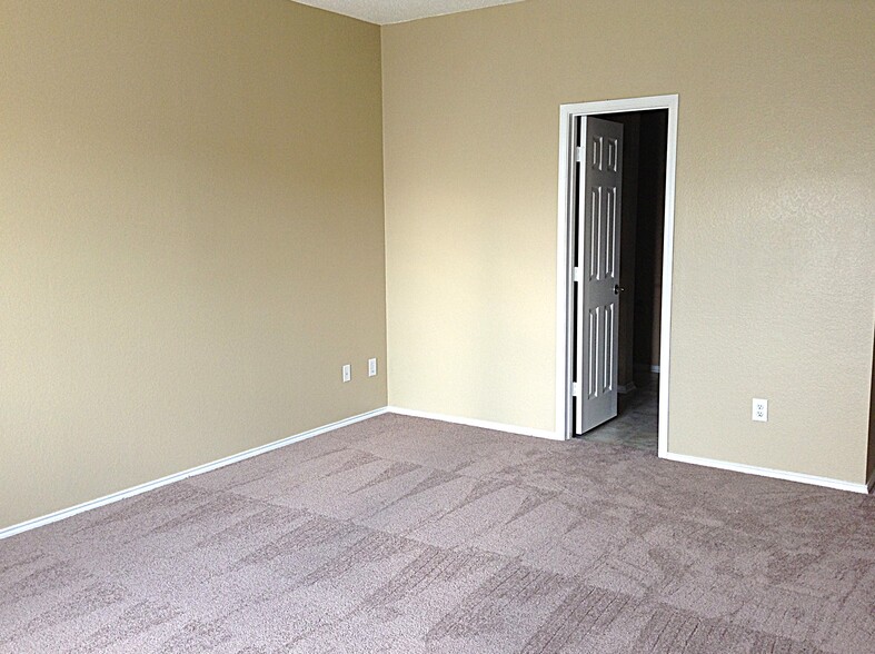 Building Photo - 2821 Bentridge Dr