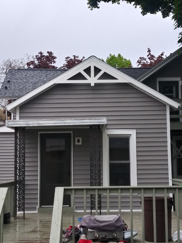 Building Photo - 415 Center St