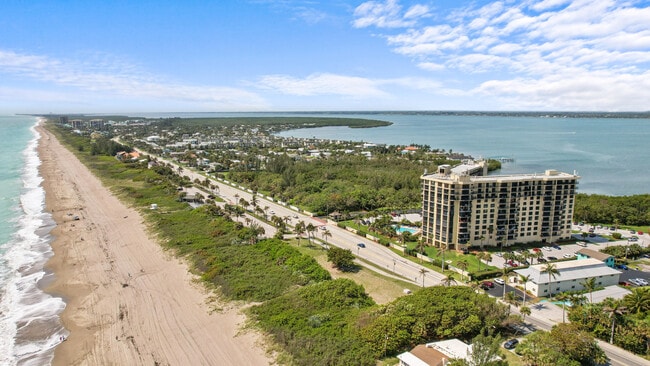 Building Photo - 711 S Ocean Dr