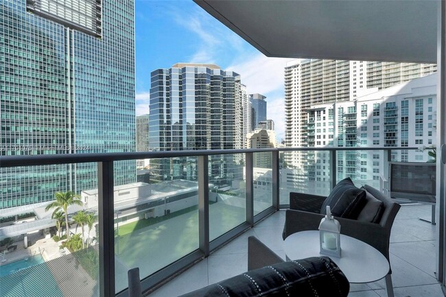 Building Photo - 1300 Brickell Bay Dr