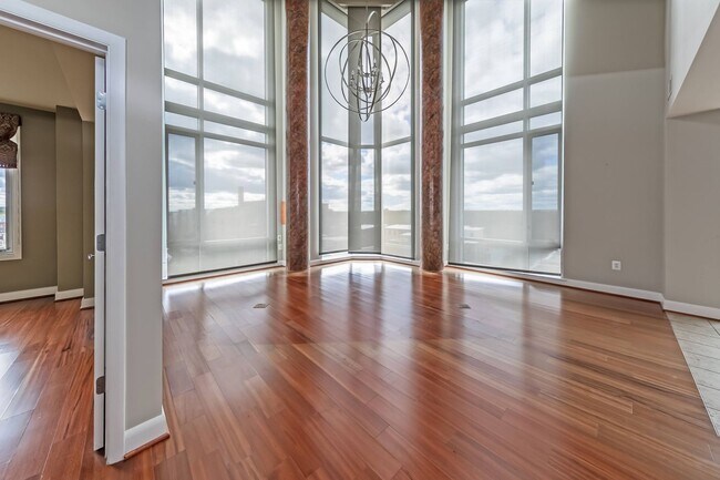 Building Photo - 210 Rocketts Way