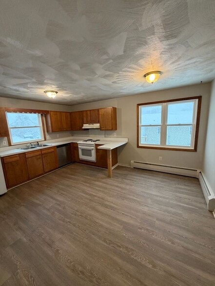 Building Photo - 44 Young Ave