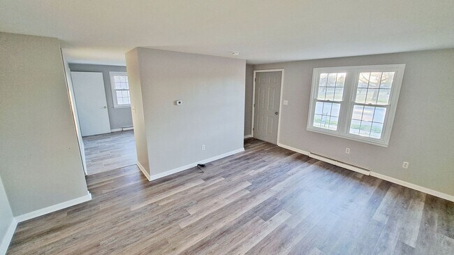 Building Photo - 400-404 Moul Avenue