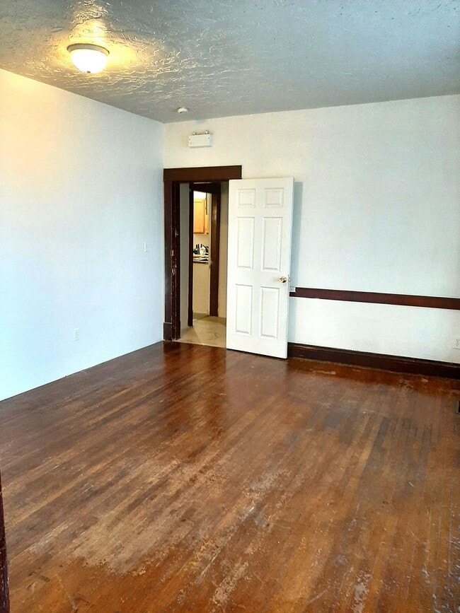 Building Photo - (1614 8th Ave)