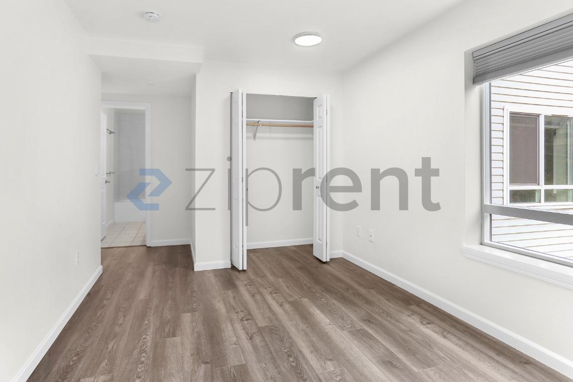 Building Photo - Unit 401