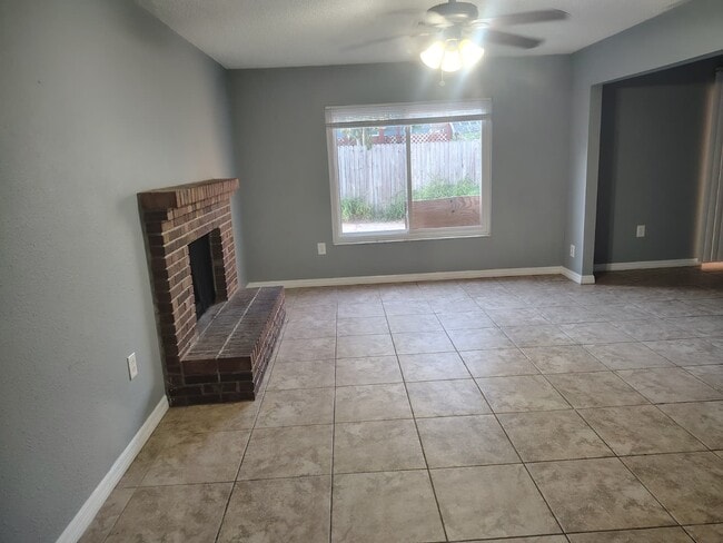 Building Photo - 664 Lake Dexter Cir