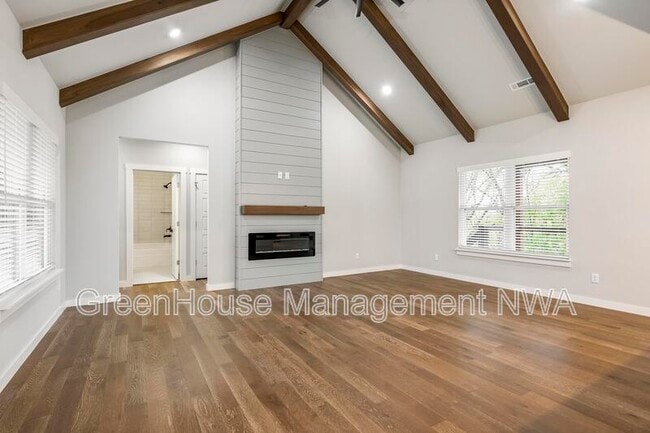Building Photo - 2 Cawood Dr