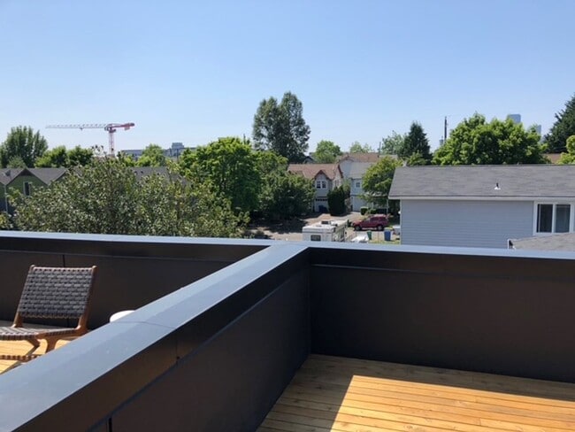 Building Photo - Gorgeous Townhome in Sunny Judkins Park-2515A E. Yesler - $2900