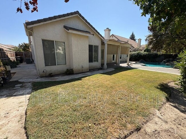 Building Photo - 2511 S Peppertree St