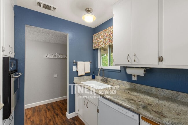 Building Photo - 3960 Annabelle Ave