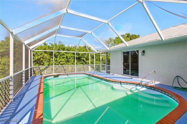 Building Photo - 830 Columbia St