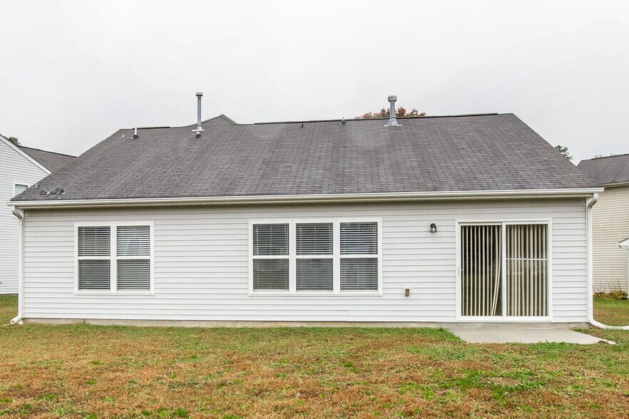 Building Photo - 10013 Green Hedge Ave