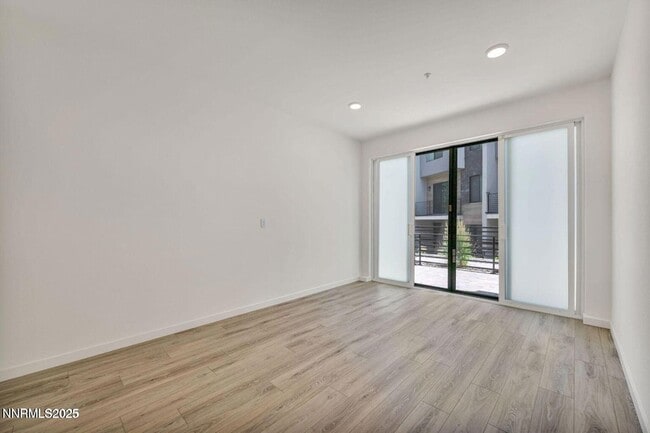 Building Photo - 557 California Ave