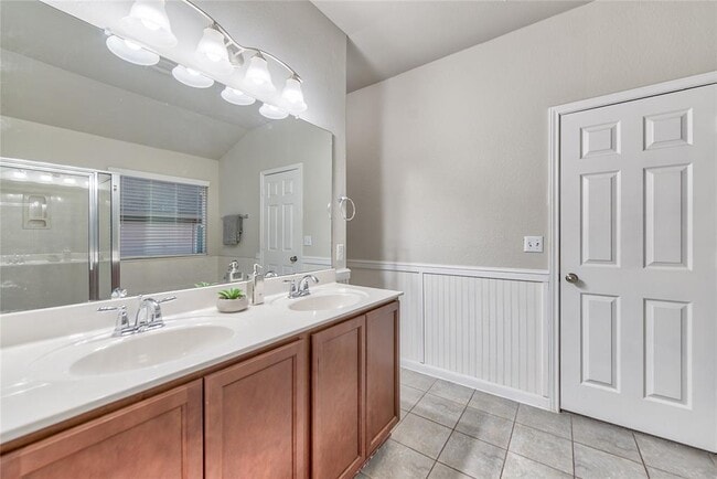 Building Photo - 328 Langely