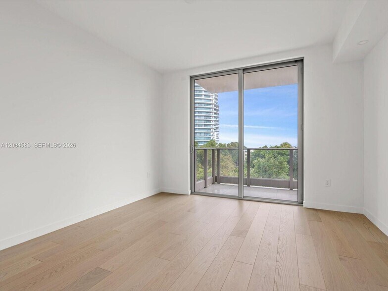 Building Photo - 2200 Brickell Ave