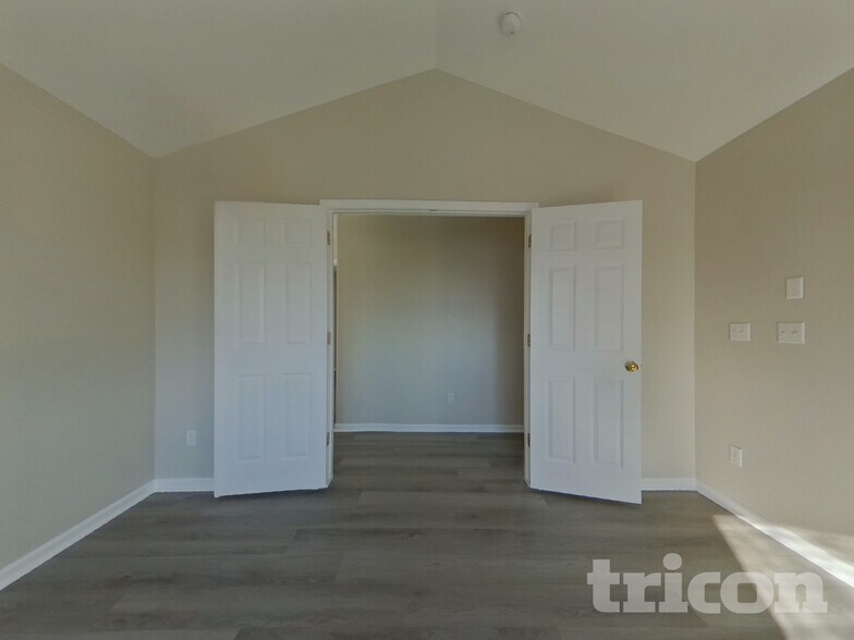 Building Photo - 2691 E 132nd Ave