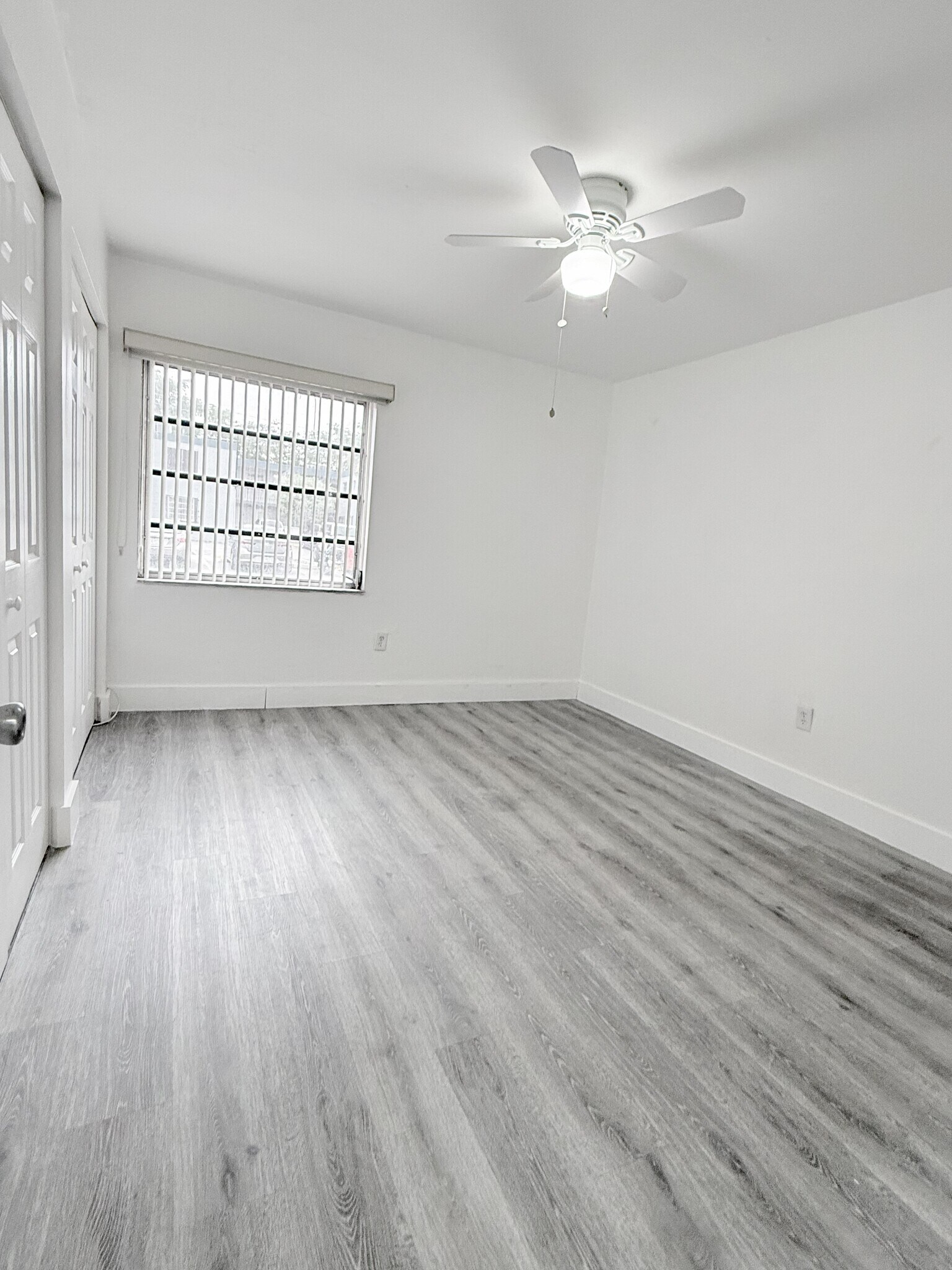 Building Photo - 145 SW 30th Ct