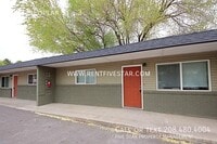 Building Photo - 1022 E Poplar St