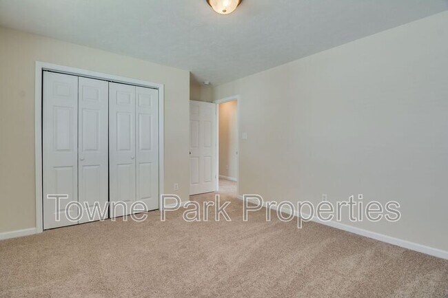 Building Photo - 1111 Hunters Cove