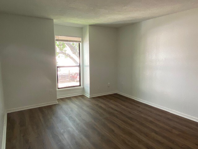 Building Photo - 1100 Augusta Dr
