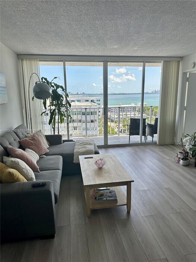 Building Photo - 7601 E Treasure Dr