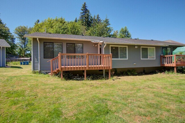 Building Photo - For Lease Edmonds - 900 Sq. Ft Two bed-One/Bath Duplex