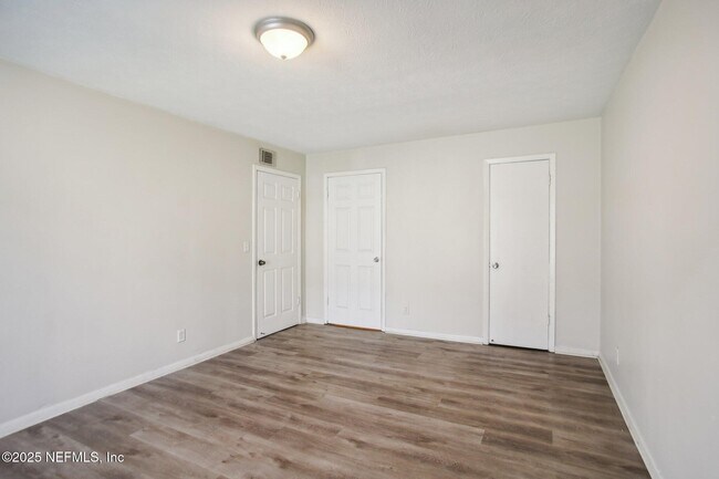 Building Photo - 851 Bert Rd