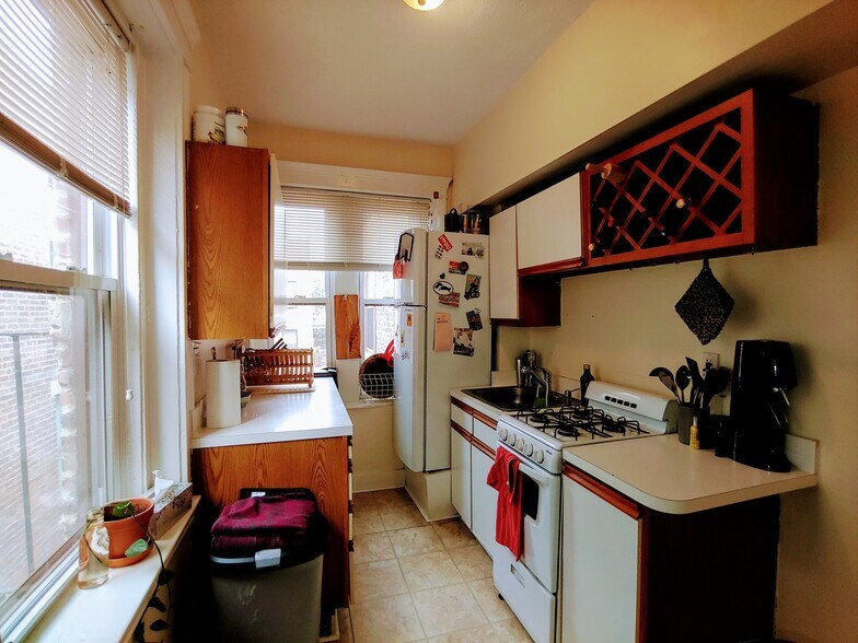 Building Photo - 324 Chestnut Hill Ave