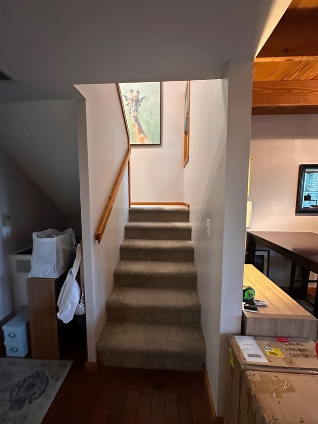 Building Photo - Cute 3/2.5 Townhome Near Downtown Durham