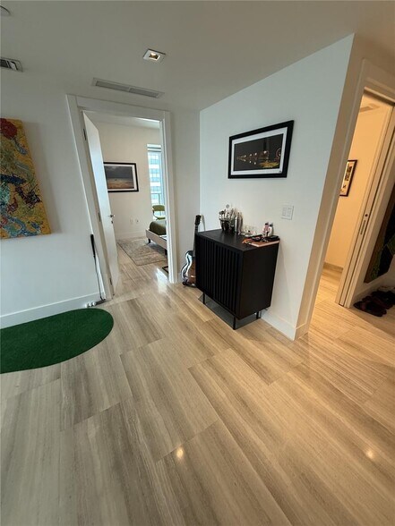 Building Photo - 1451 Brickell Ave