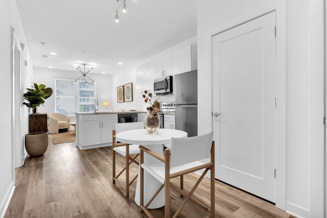 Building Photo - Stunning Midtown 1 BED 1 BATH