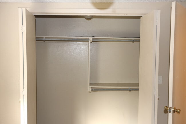 Building Photo - 718 E Madison Ave