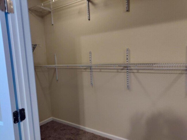 Building Photo - 128 Carolina Wren Ave