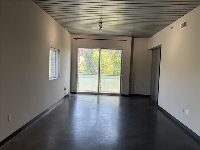 Building Photo - 620 Glen Iris Dr NE