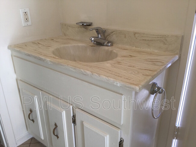 Building Photo - 2088 Del Rey Dr