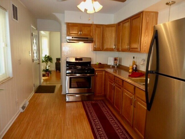 Building Photo - 3713 Roanoke Rd