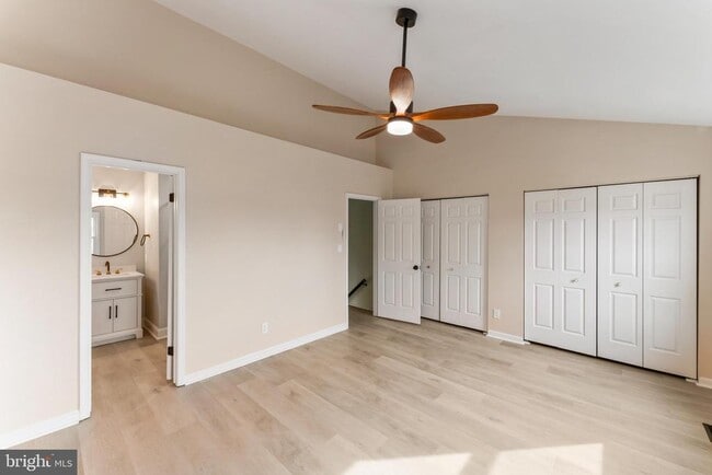 Building Photo - 8213 Roxbury Dr