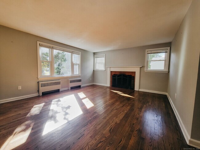 Building Photo - 90 Cedar Ln